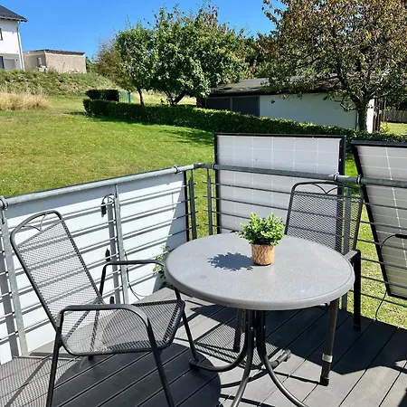 Modernes Westerwaldsteig Mit Balkon Und Klima