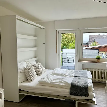 Modernes Westerwaldsteig Mit Balkon Und Klima